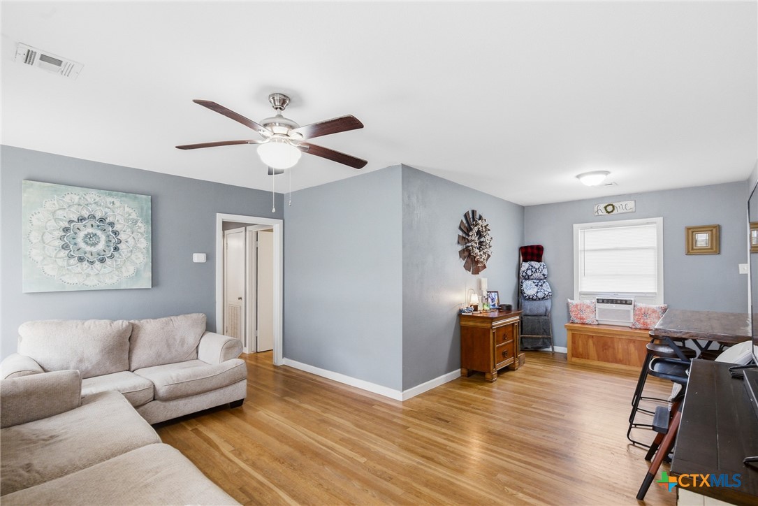 2011 E Crestwood Drive