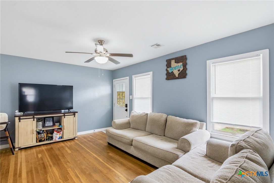 2011 E Crestwood Drive