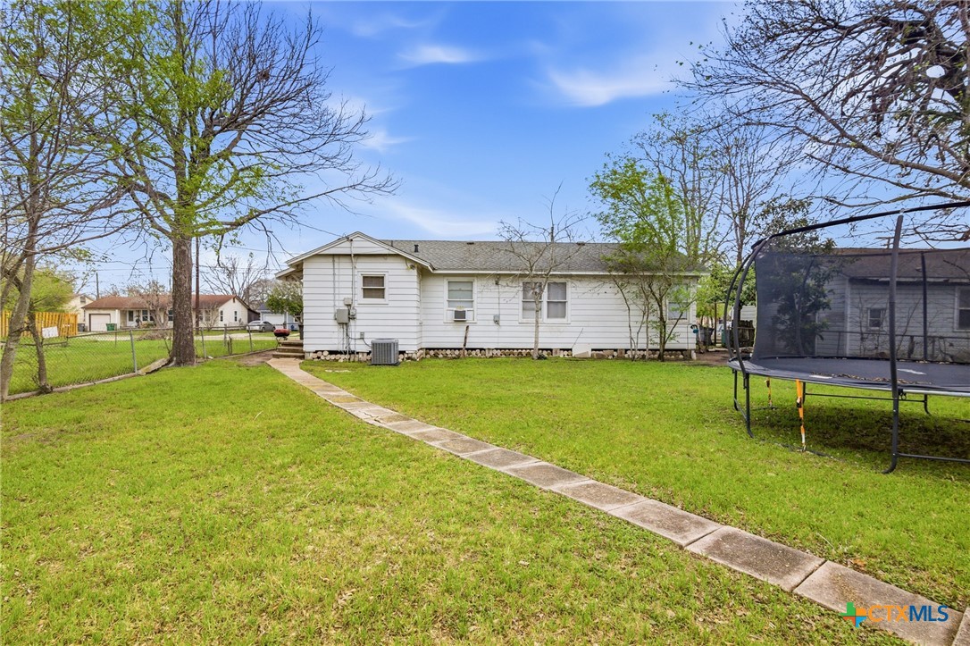 2011 E Crestwood Drive