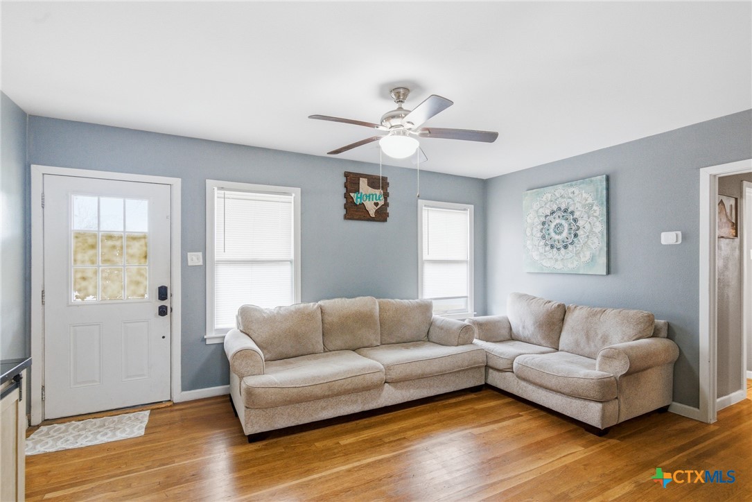 2011 E Crestwood Drive