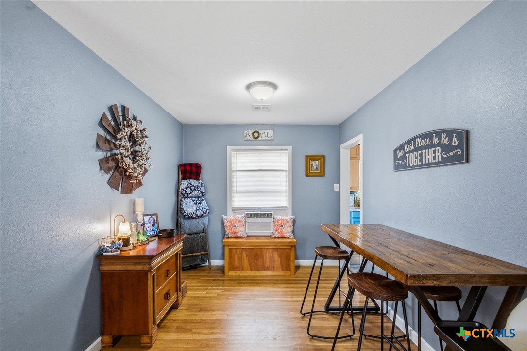 2011 E Crestwood Drive