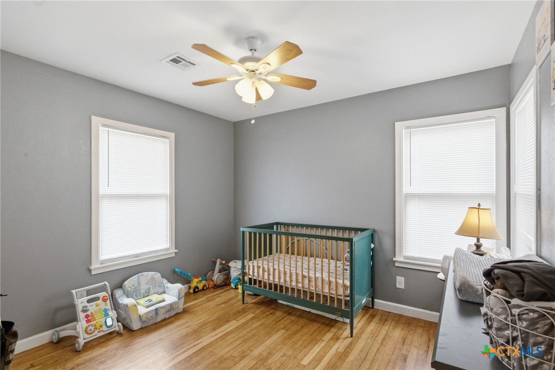 2011 E Crestwood Drive