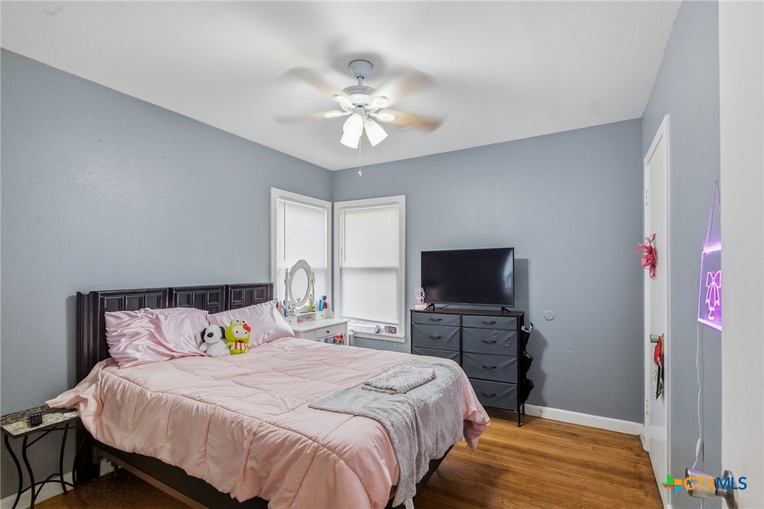 2011 E Crestwood Drive