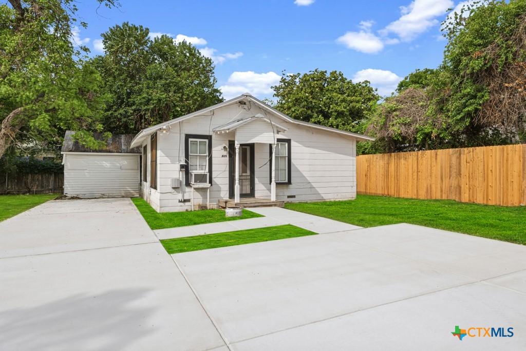 158 S Academy Avenue