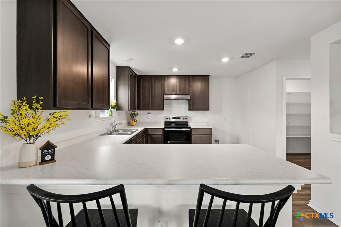 4703 Plaza Center