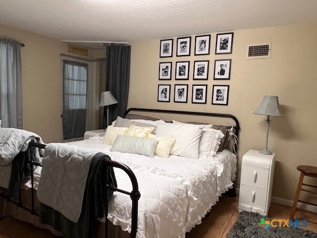 1128 Hill Circle East Drive