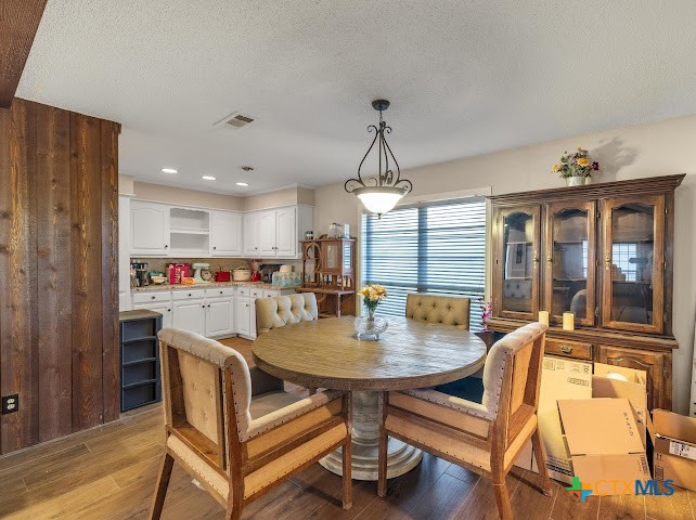 906 Mead Road