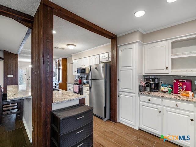 906 Mead Road