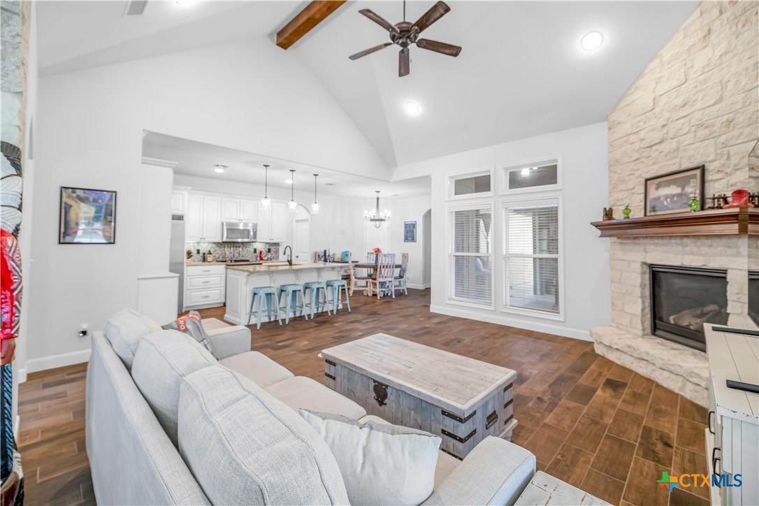 201 Amberglow Court