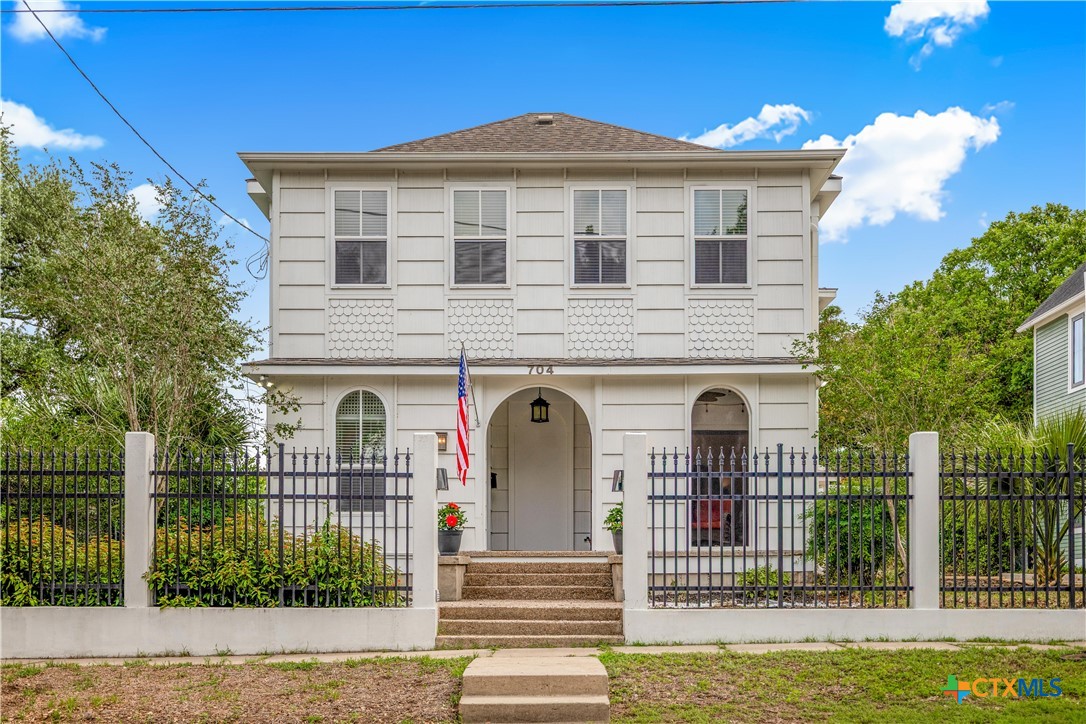 704 W Commercial Street