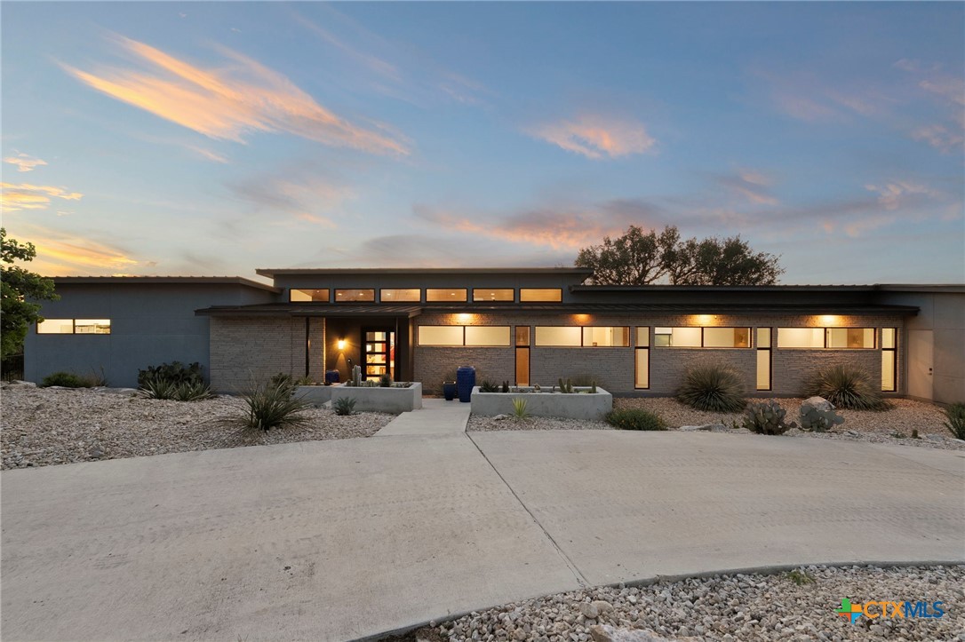 352 Arthur Court