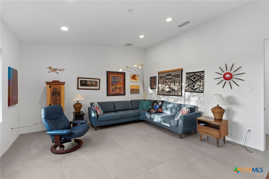 352 Arthur Court