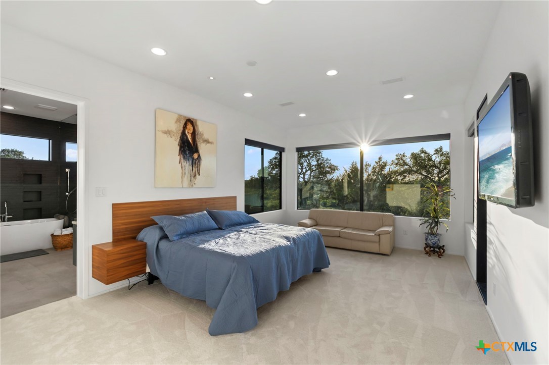 352 Arthur Court