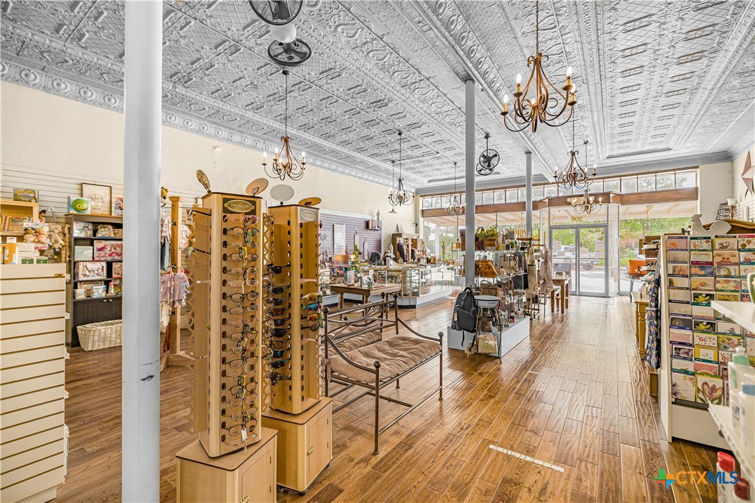 212 S Commercial Street