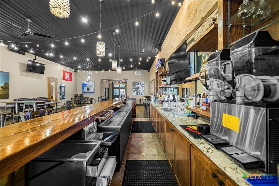212 S Commercial Street