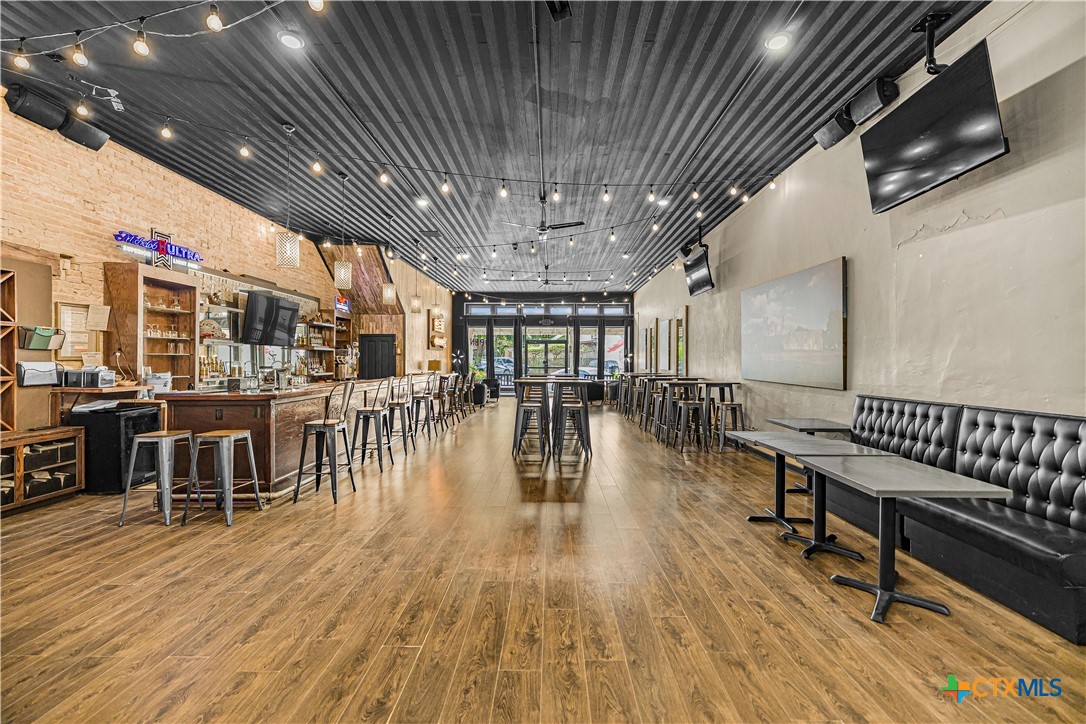212 S Commercial Street