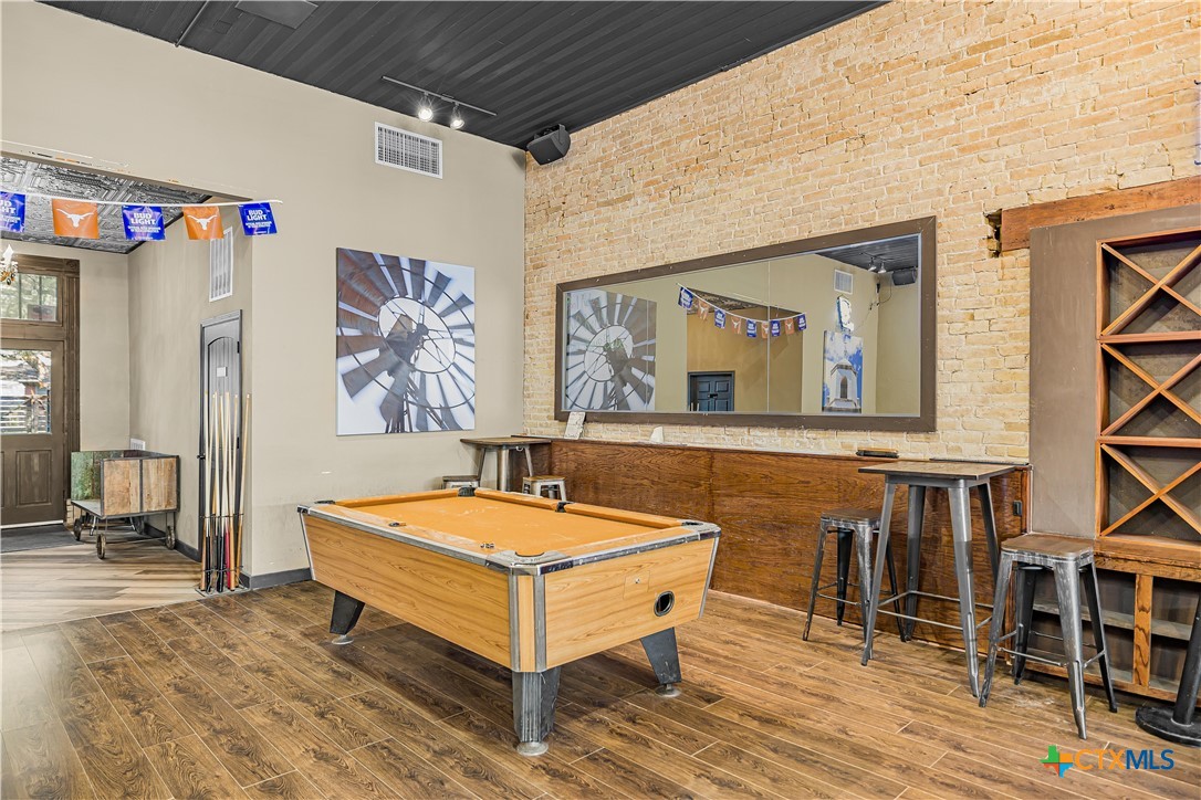 212 S Commercial Street