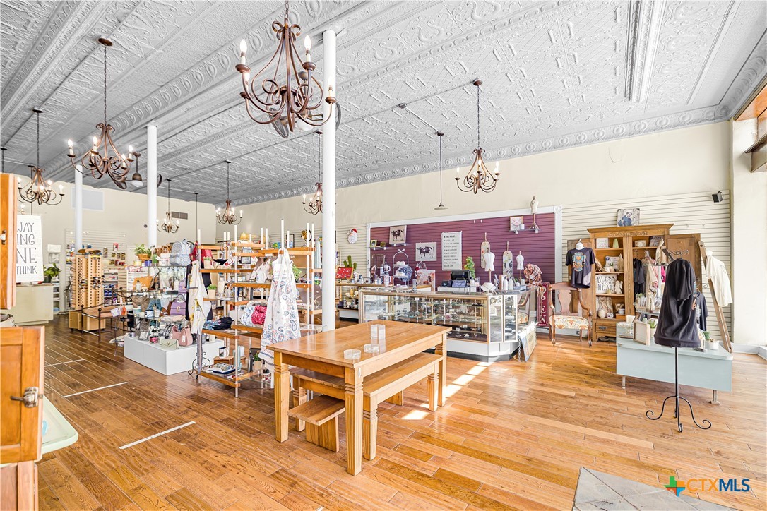 212 S Commercial Street