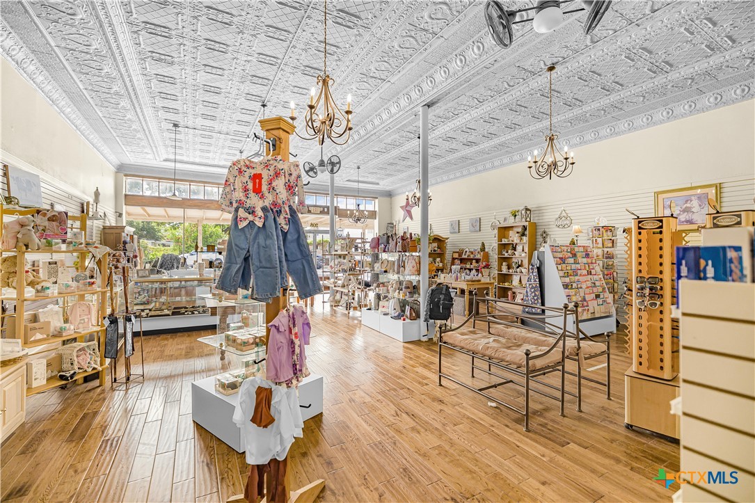 212 S Commercial Street