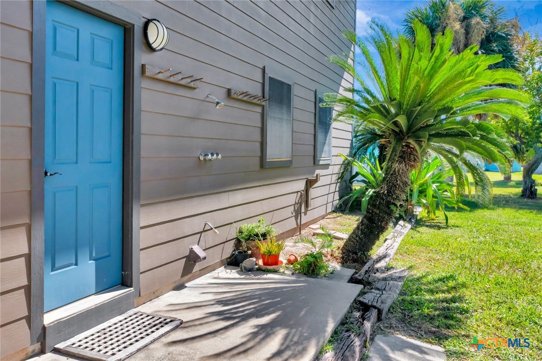 106 E Adams Avenue