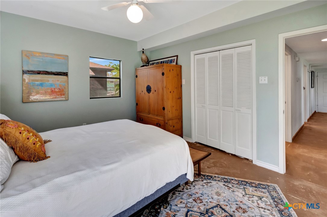 106 E Adams Avenue