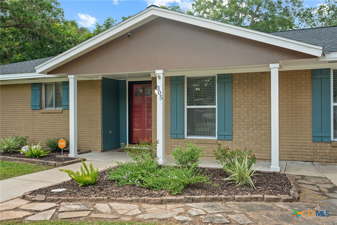 305 W Division Street