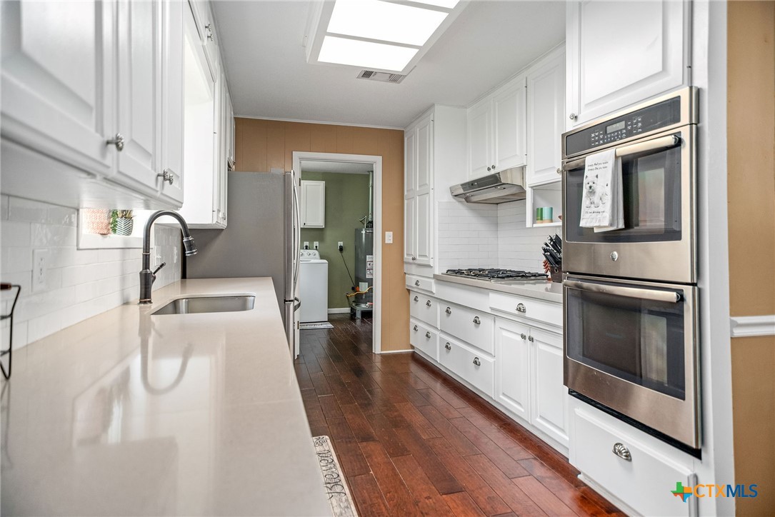 305 W Division Street