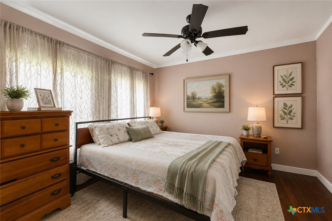 1521 S Mesquite Avenue
