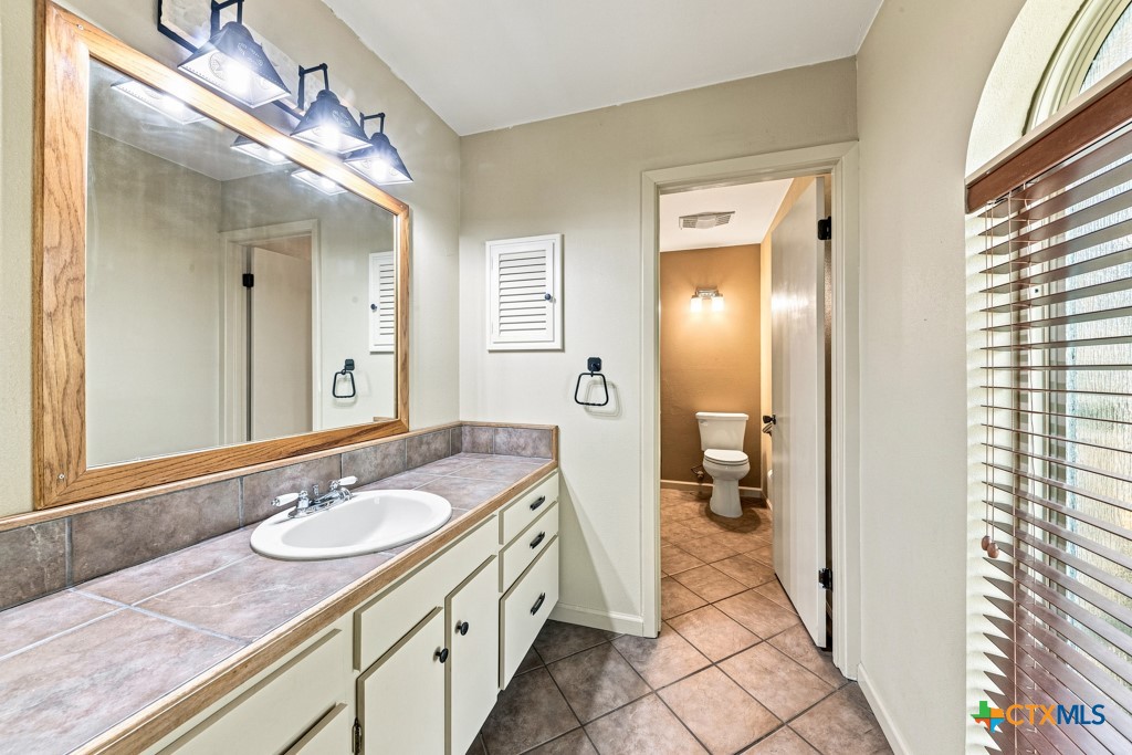 605 Ridgecrest