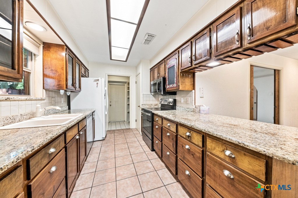 605 Ridgecrest