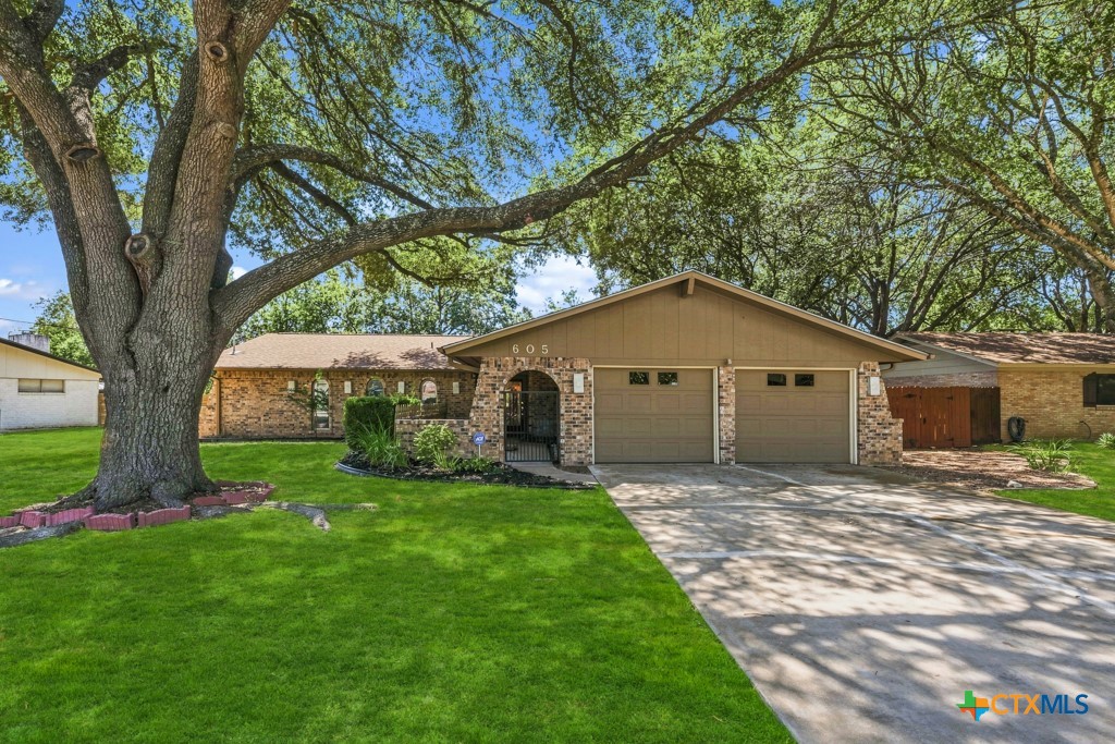 605 Ridgecrest
