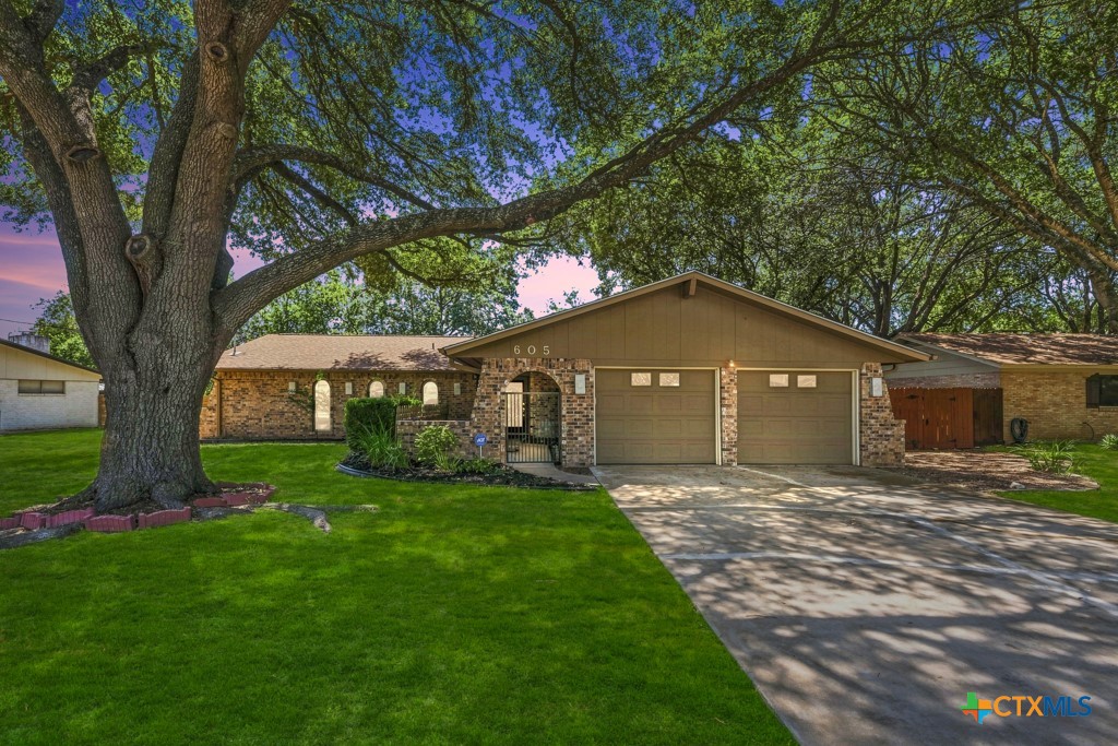 605 Ridgecrest