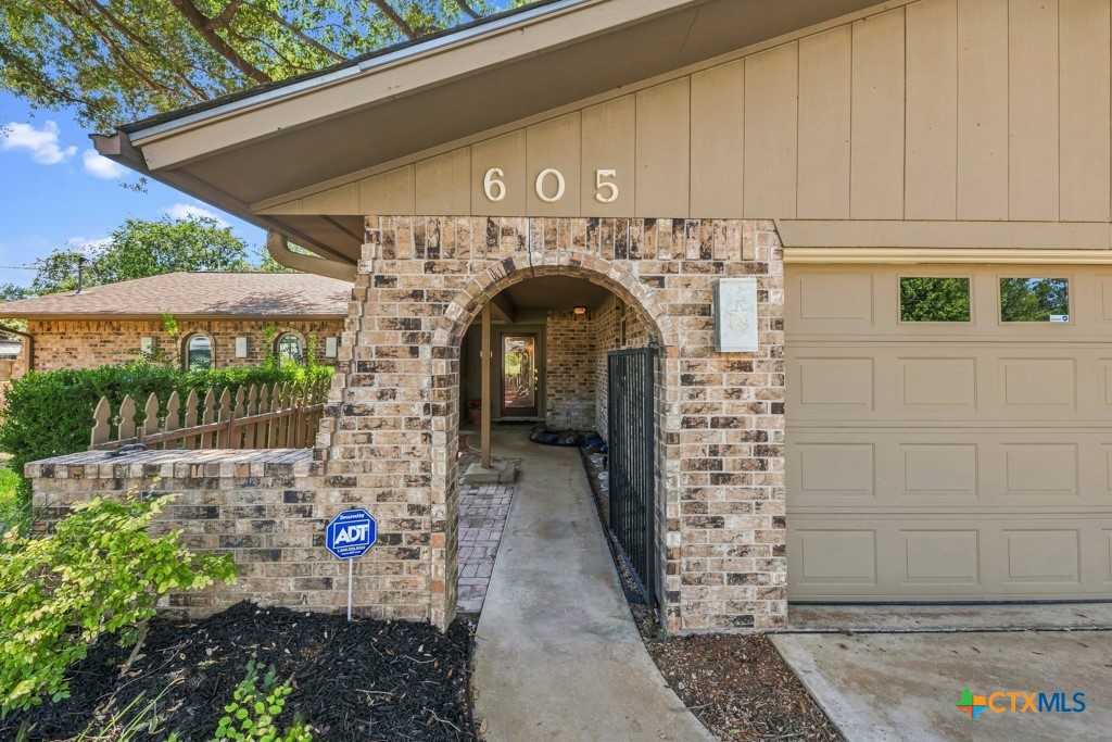 605 Ridgecrest