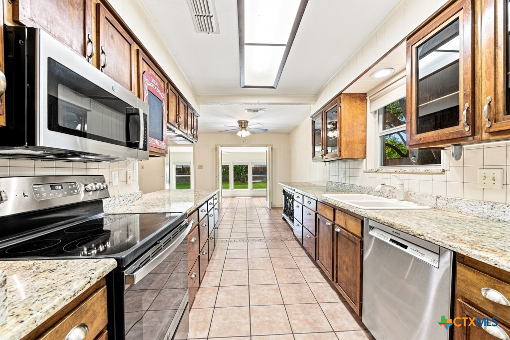 605 Ridgecrest