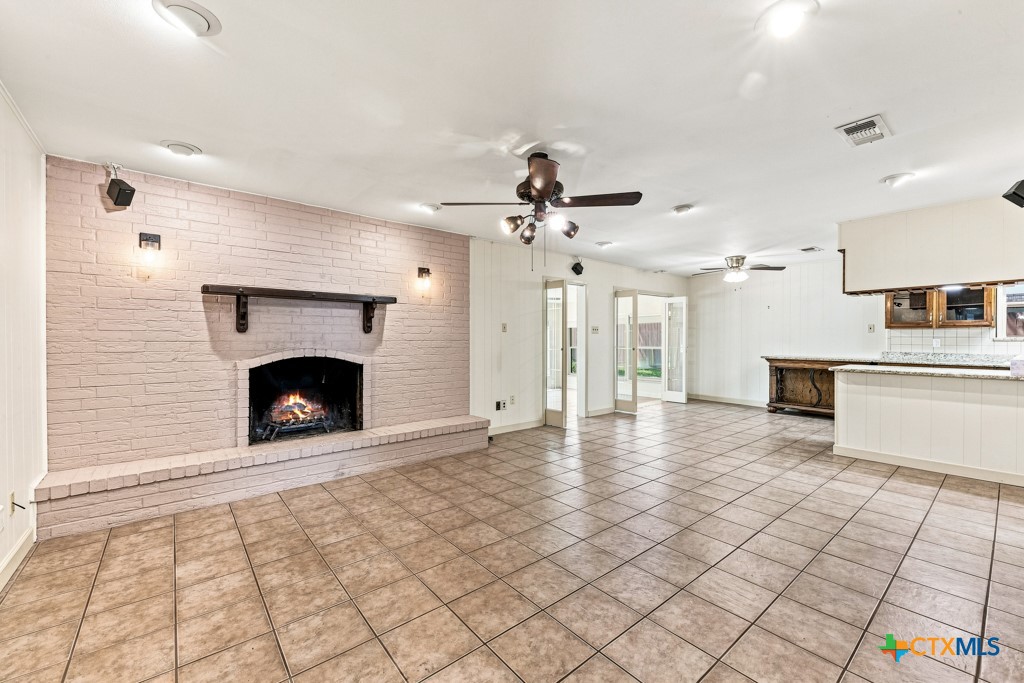 605 Ridgecrest