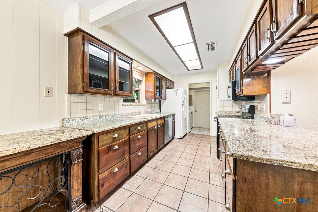 605 Ridgecrest