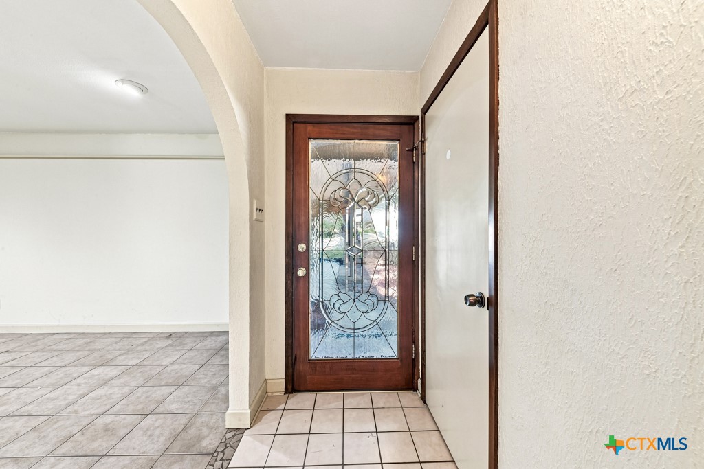 605 Ridgecrest