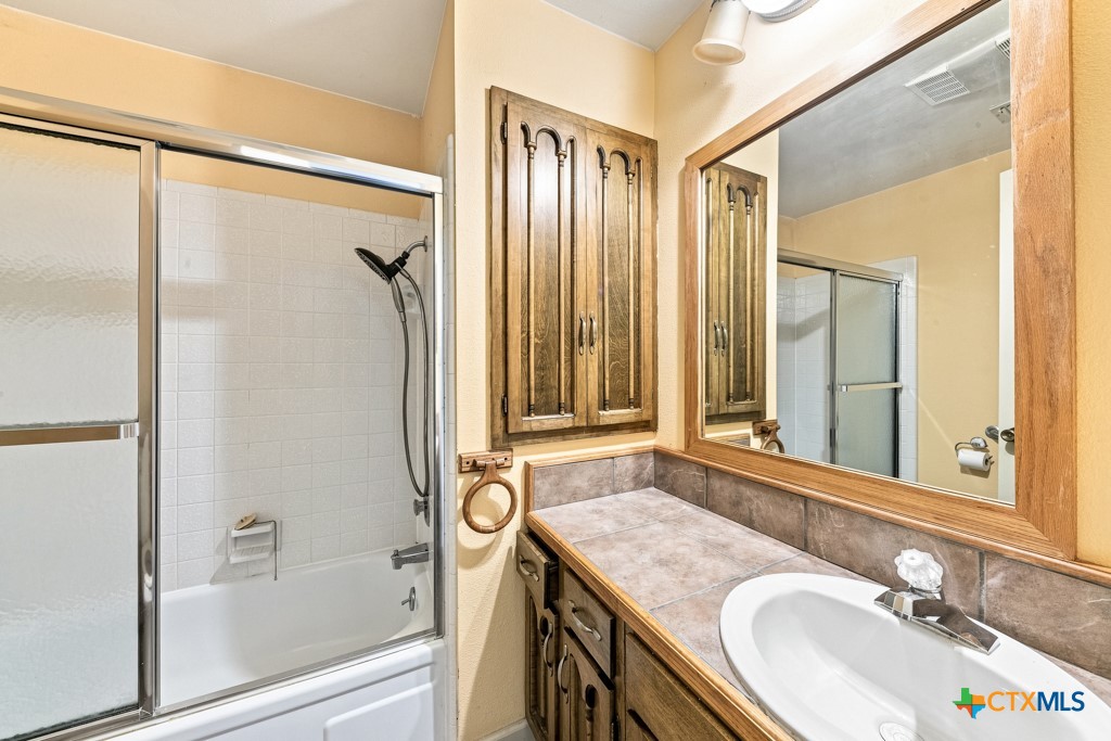 605 Ridgecrest