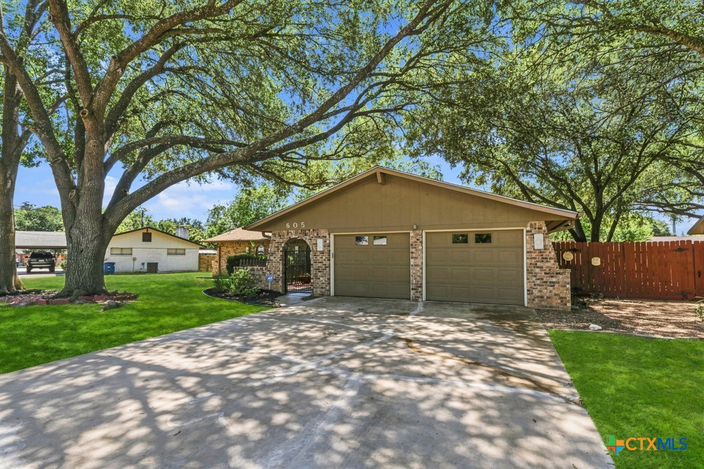 605 Ridgecrest