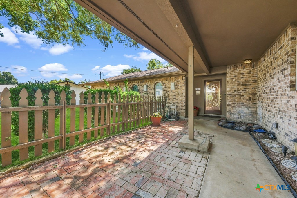 605 Ridgecrest