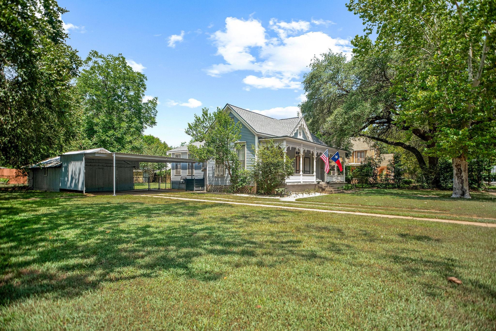 1216 Live Oak Street