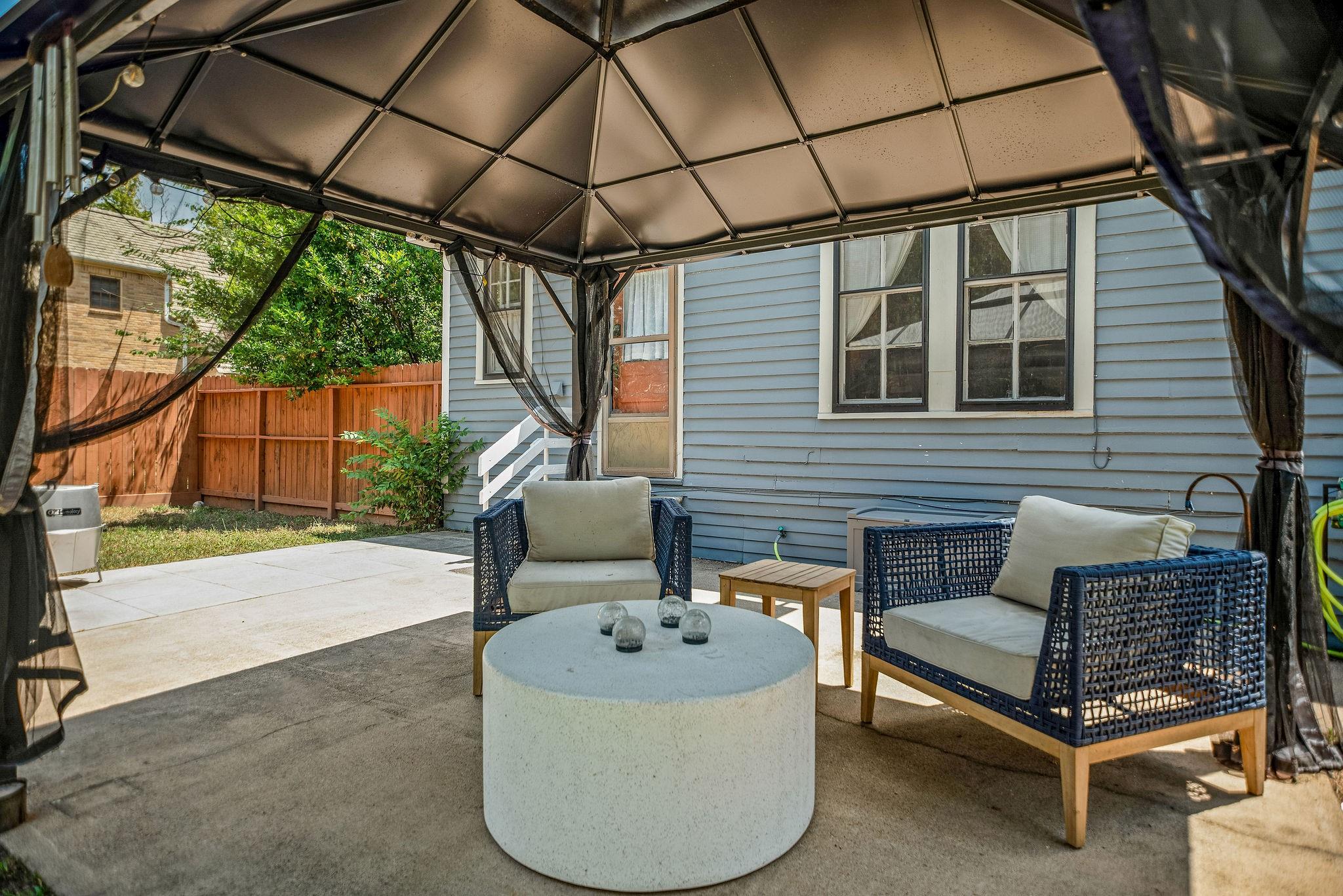 1216 Live Oak Street