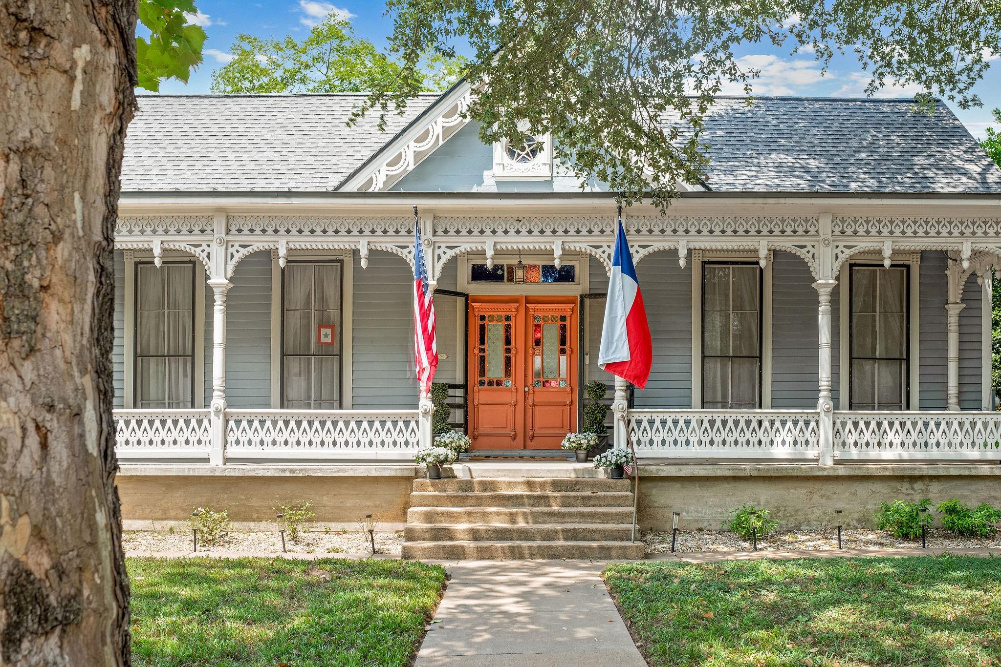 1216 Live Oak Street