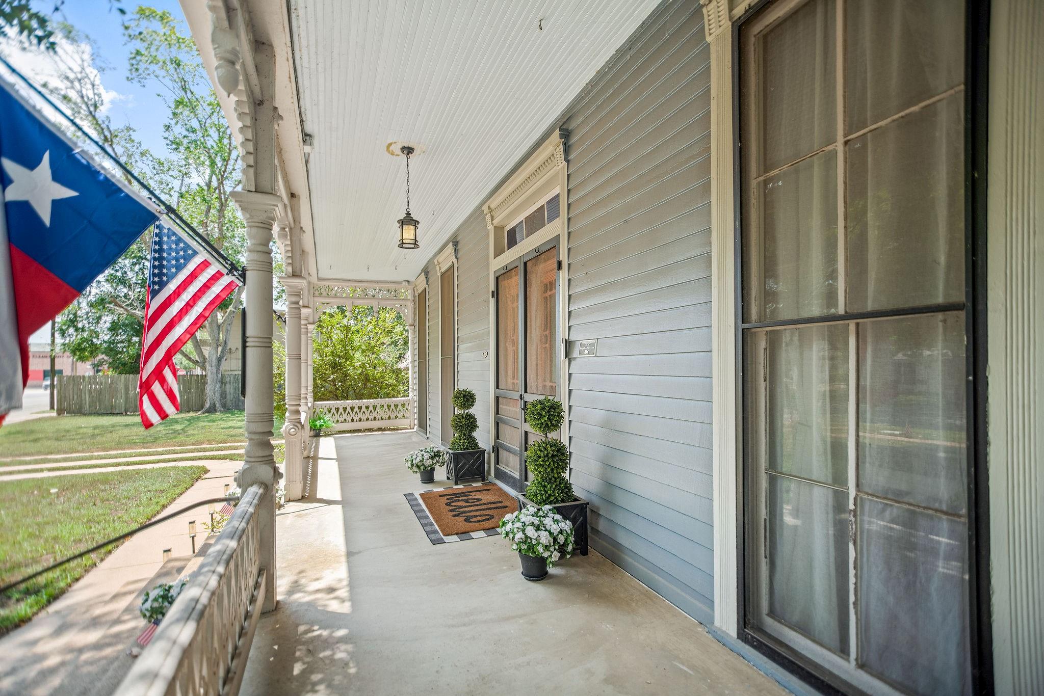 1216 Live Oak Street