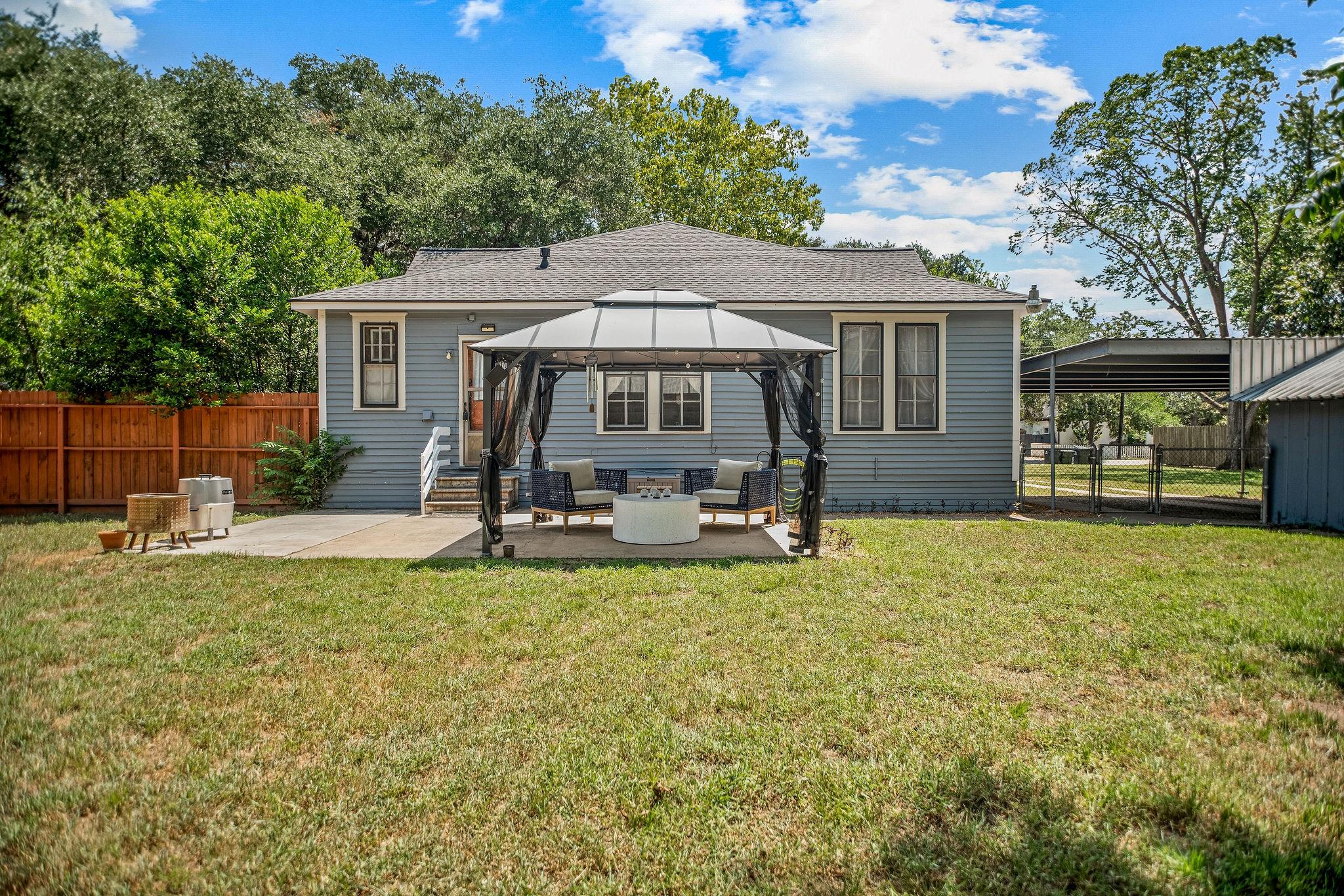 1216 Live Oak Street