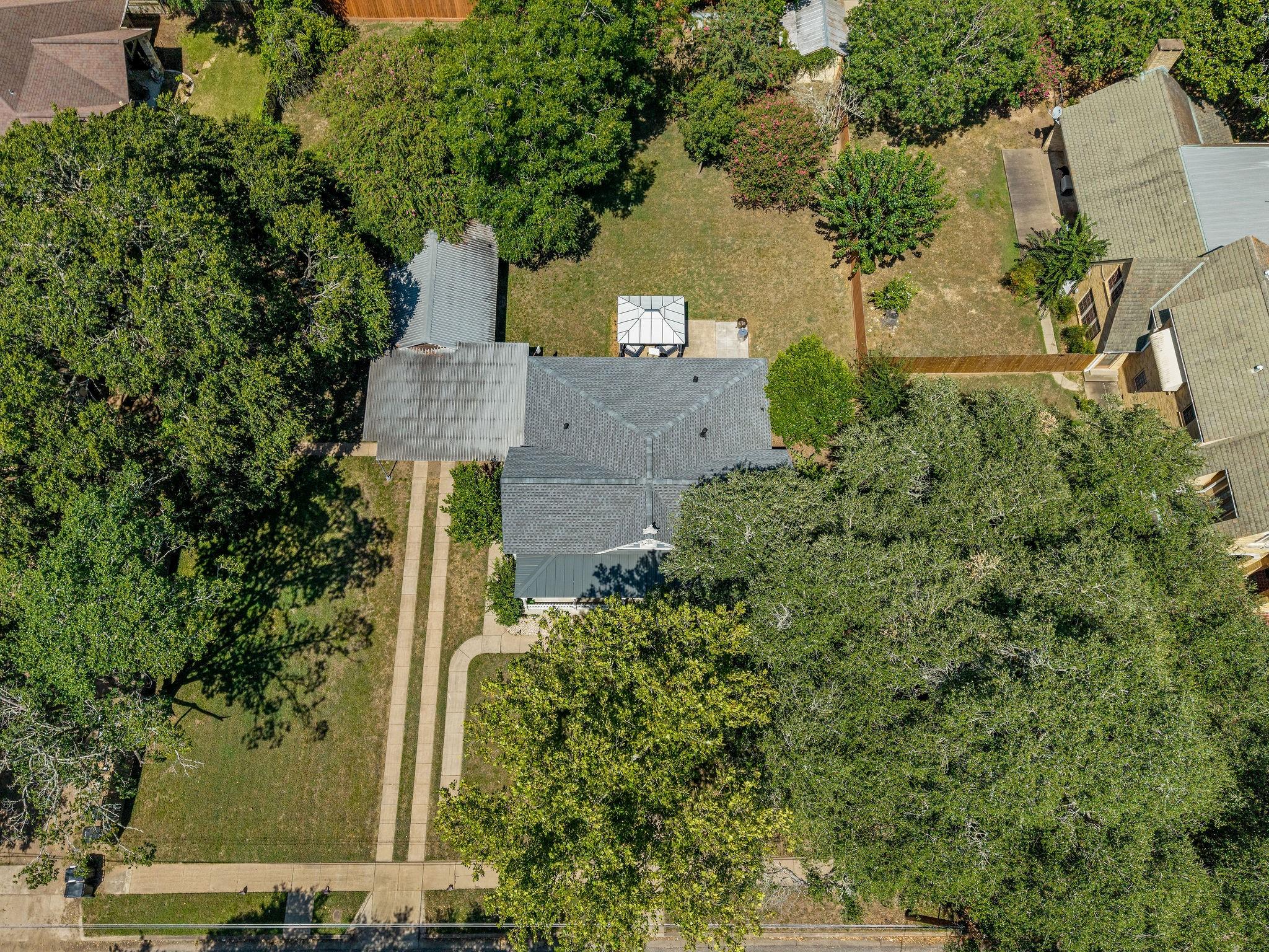 1216 Live Oak Street