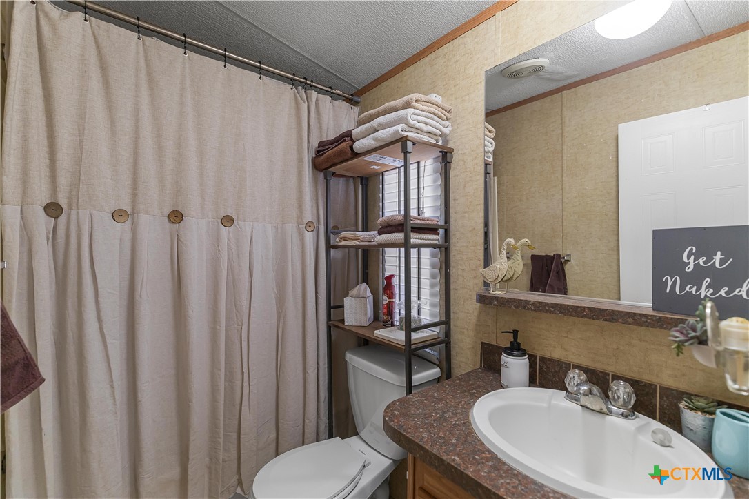 208 Private Road 1067