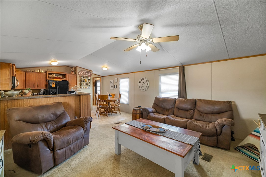 208 Private Road 1067