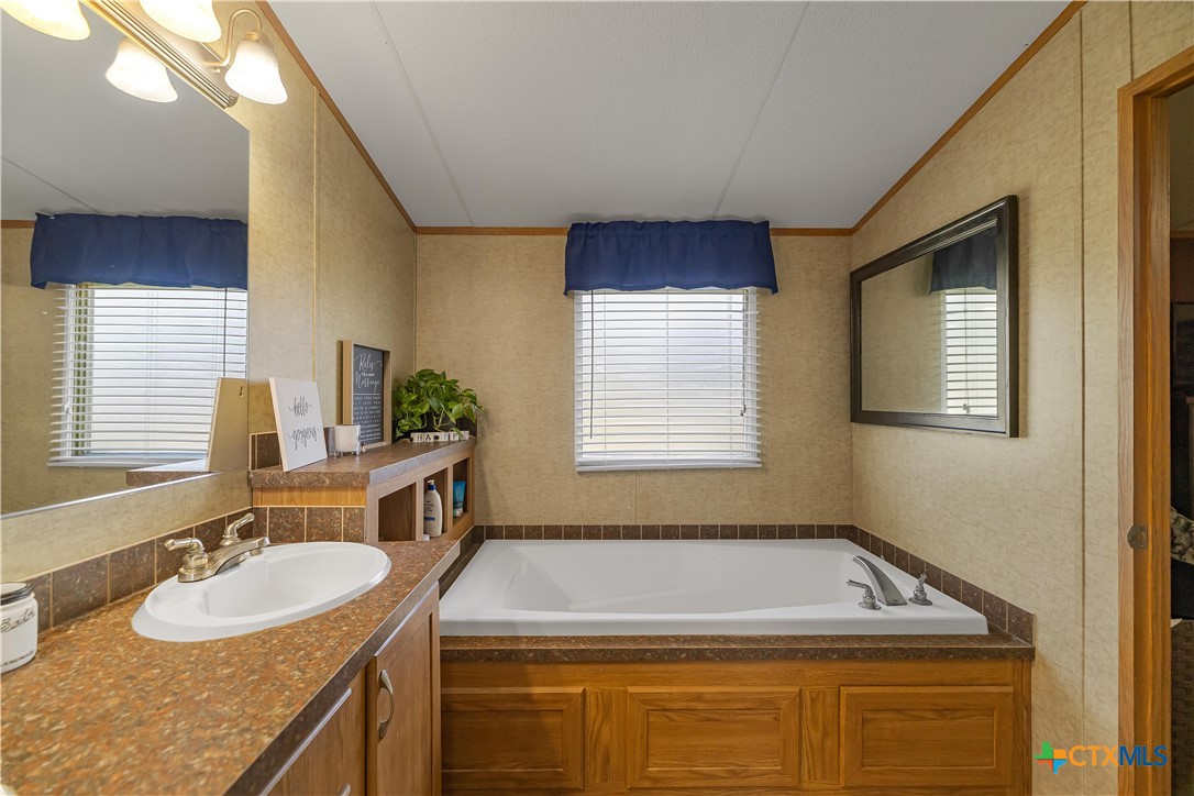 208 Private Road 1067