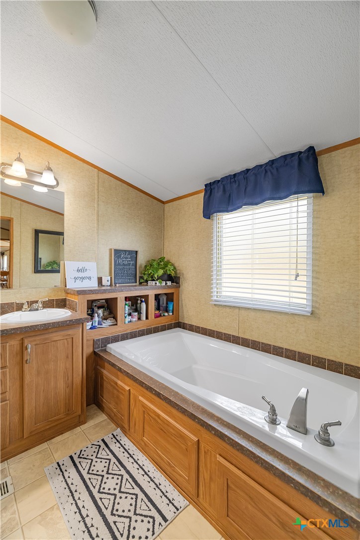 208 Private Road 1067